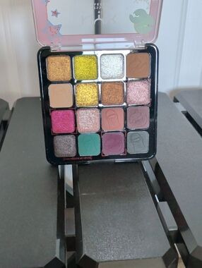NYX x Home Alone Eyeshadow Palette